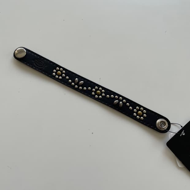 studs bracelet