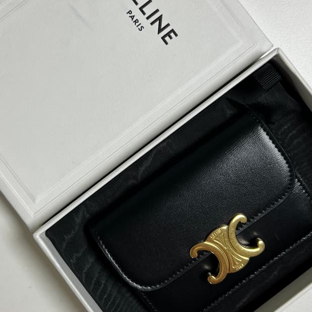 [정품] 셀린느 카드지갑 샤이니 카프스킨 플랩 카드 홀더 블랙