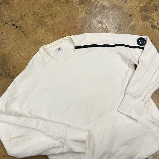 [정품/L] CP컴퍼니 화이트 렌즈 와펜 맨투맨 b18