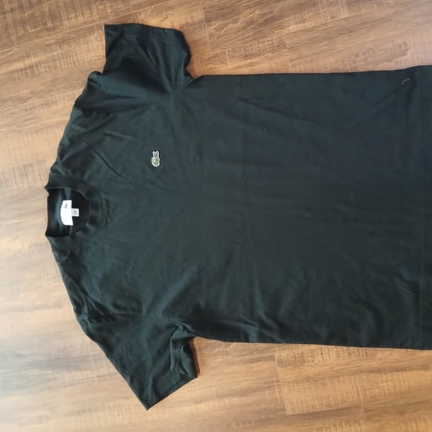 Tee-shirt Lacoste.