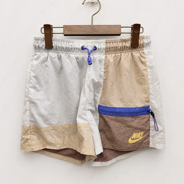 M,95 )) NIKE 나이키 반바지! 디자인 짱 이쁘고 색상도 예뻐요~