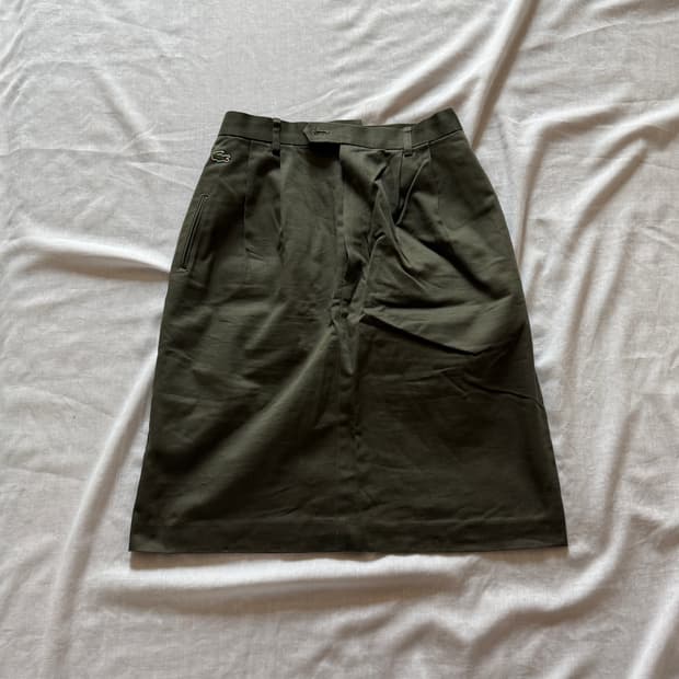 라코스테 카키컬러 스커트