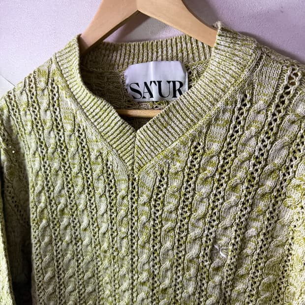 SATUR 세터 꽈재기 V넥 니트 내추럴 그린 XL(105정도)