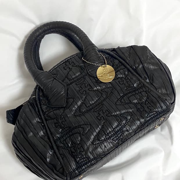 비비안웨스트우드 퀼팅 블랙 토트백