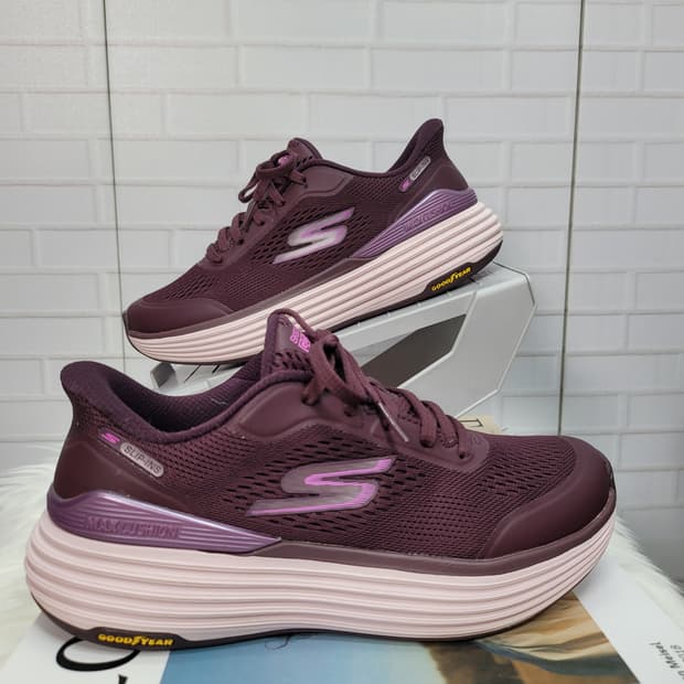 2025년 스케쳐스 맥스쿠셔닝 스니커즈 운동화 신발 230사이즈 거의새것