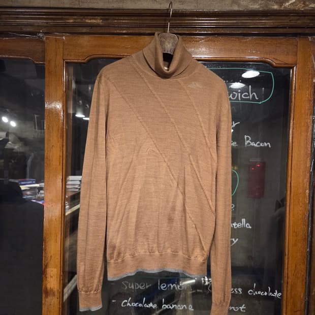 빨질레레 터틀넥