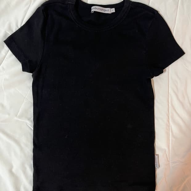 썬번프로젝트 블랙 티셔츠 Sunburn Basic T-shirt