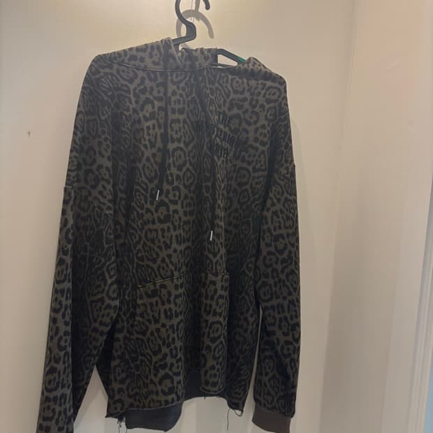 더 미스테리어스호텔 레오파드 후드티