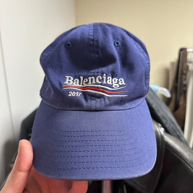 발렌시아가 폴리티컬 캡 59L