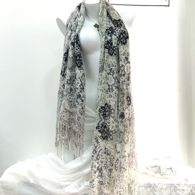 ethnic floral pattern tassel muffler