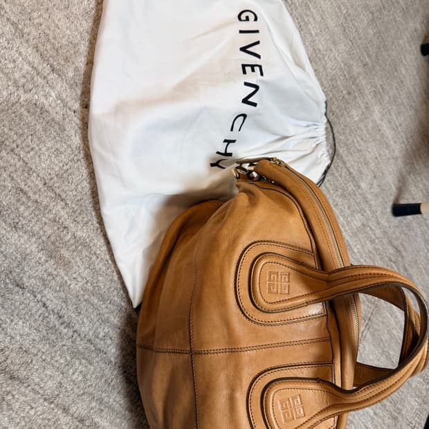 지방시 나이팅게일 토트백