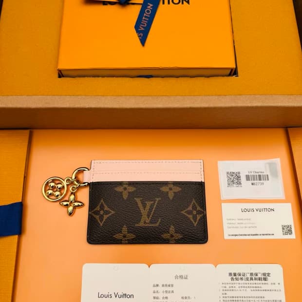 루이비통 LV 참 카드 홀더 모노그램 로즈 발레린 핑크