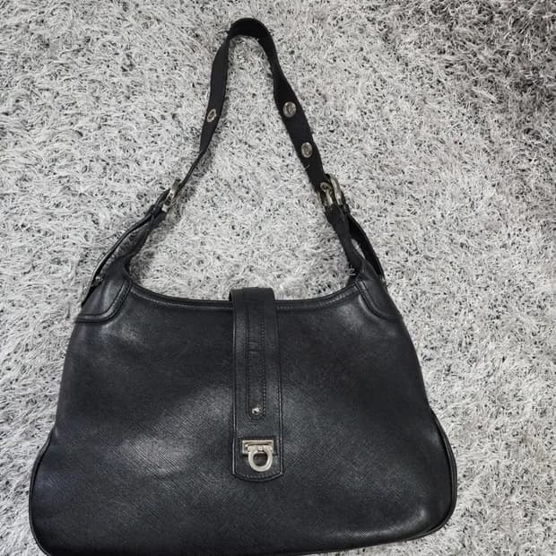 페라가모 숄더백