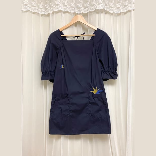 쥬시쥬디 면 네이비 별 자수 셔링 퍼프소매 리본 스퀘어넥 미니 원피스