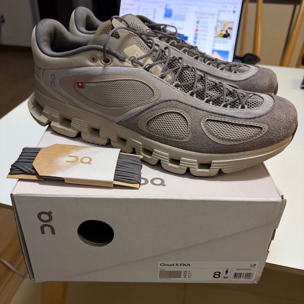 [260] 새제품급 온 러닝 x FKA 트위그스 클라우드 데저트
