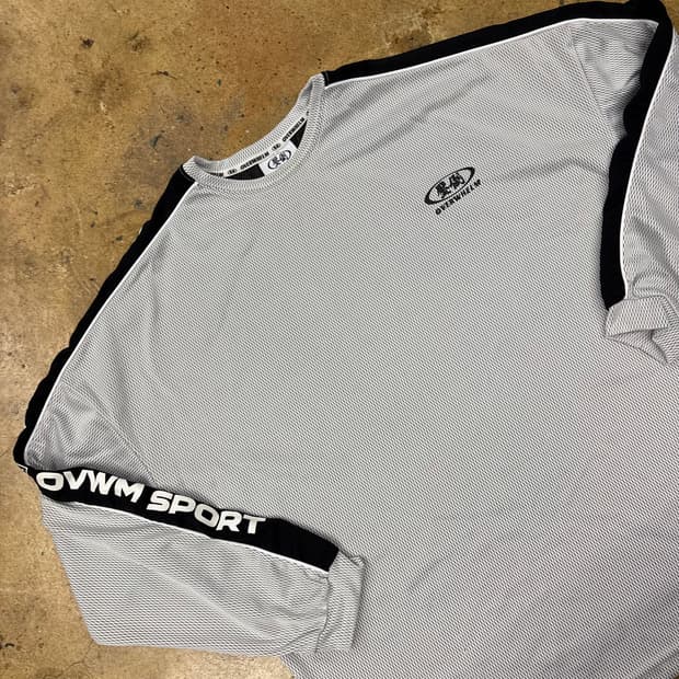 [정품/M] 압도 롱슬리브 긴팔티셔츠 b17