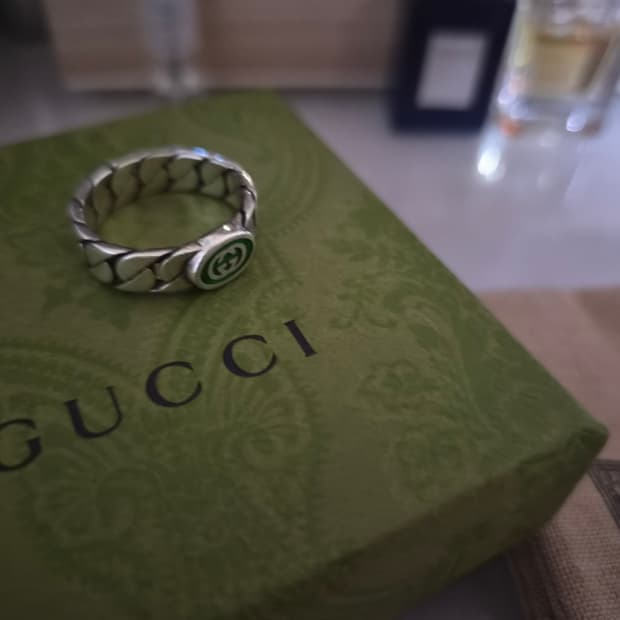 GUCCI 인터로킹 G 에나멜