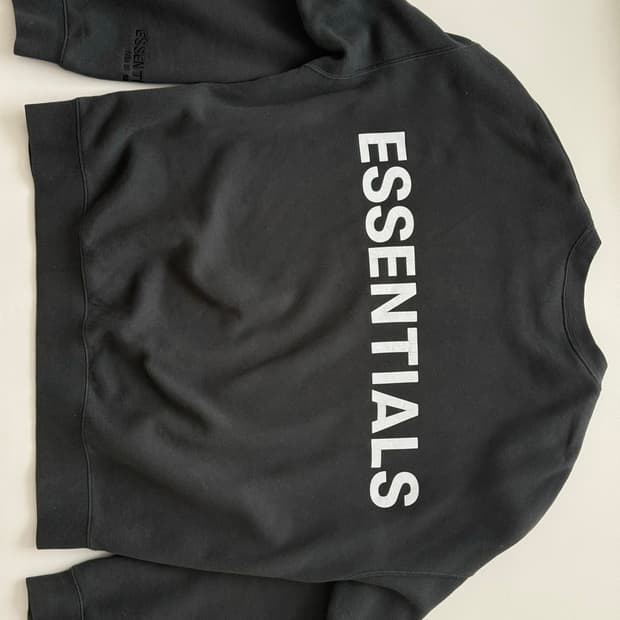 [M] 피오갓 에센셜 리플렉티브 로고 맨투맨 블랙