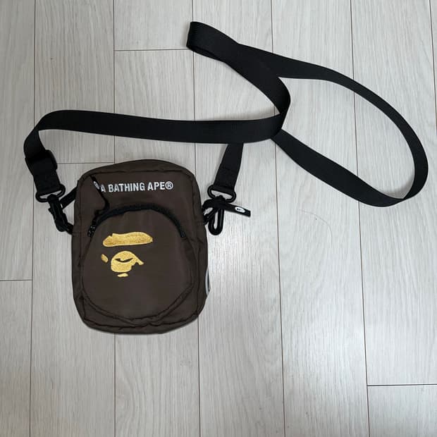 베이프 에이프 헤드 미니백 브라운