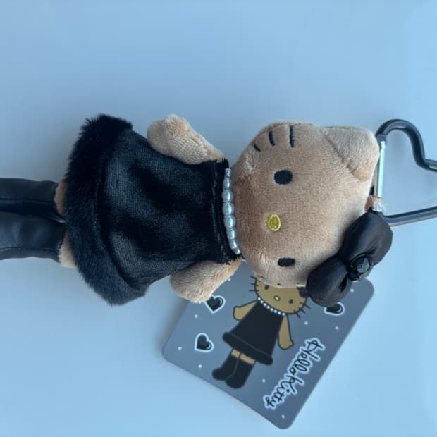 산리오 키티 헬로키티 롱다리 태닝키티 블랙 진주 카라비너 인형