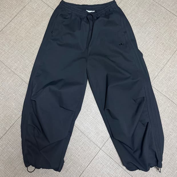 아디다스 파라슈트 팬츠