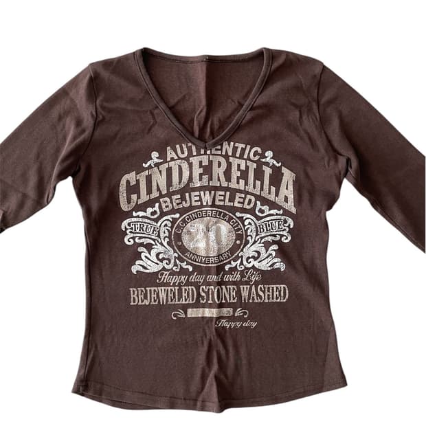 레터링 브이넥 티셔츠