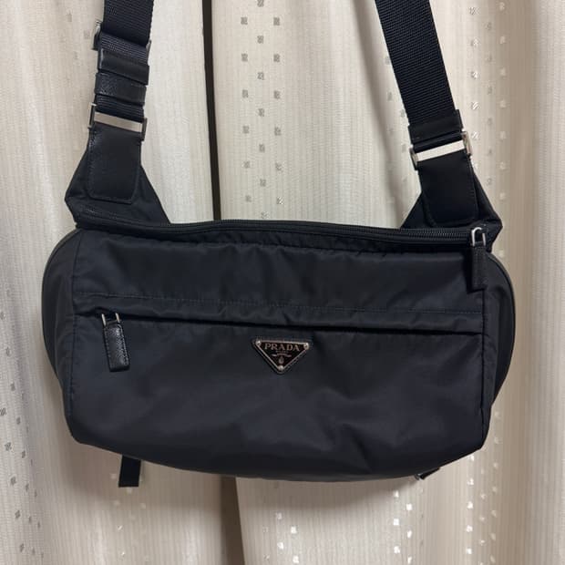 프라다 바이커백 라지