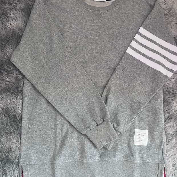 톰브라운 엔지니어드 사선 스웨트셔츠