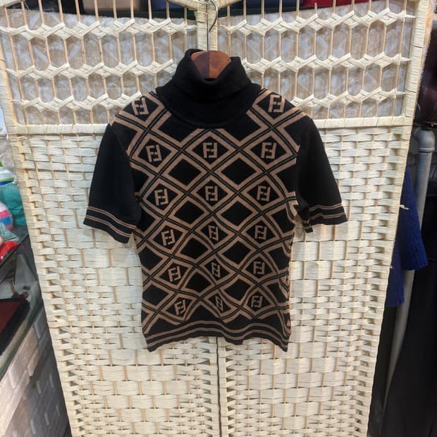 40/55-66 정품 펜디 주카 니트 팝니다