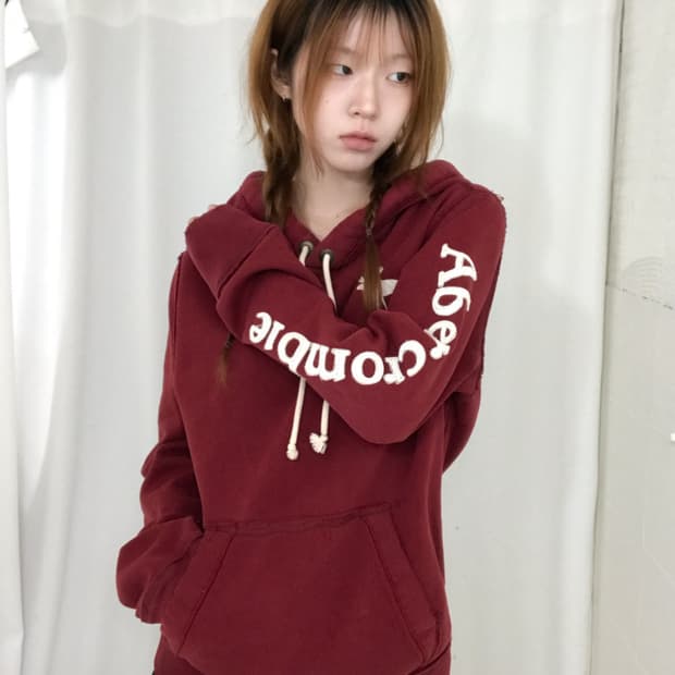 아베크롬비 딥 레드 레터링 후드티