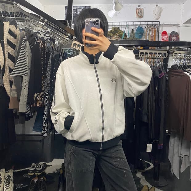 Champion 로고 레터링 디테일 배색 집업