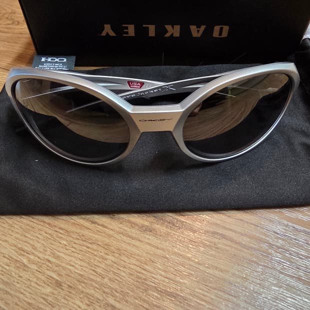 오클리 아이자켓 실버