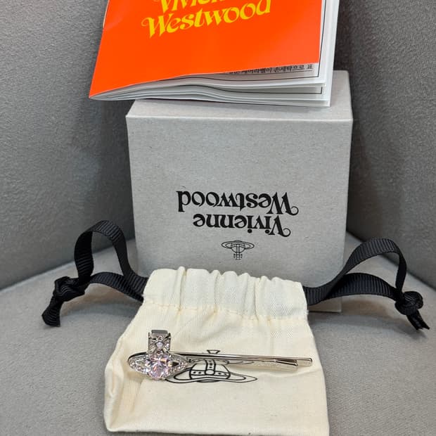 새상품급 비비안웨스트우드 헤어핀 판가 