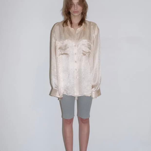 무료배송) 오버듀플레어 satin label overfit shirt