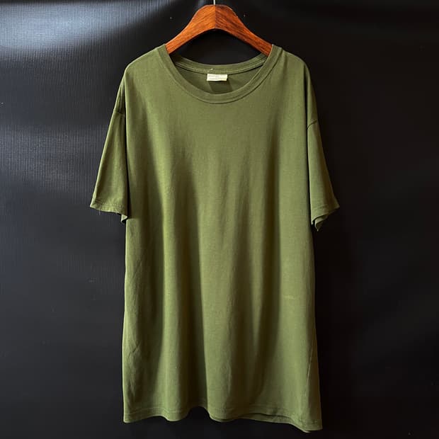 XL) 90s Calvin Klein 올리브 무지 티셔츠