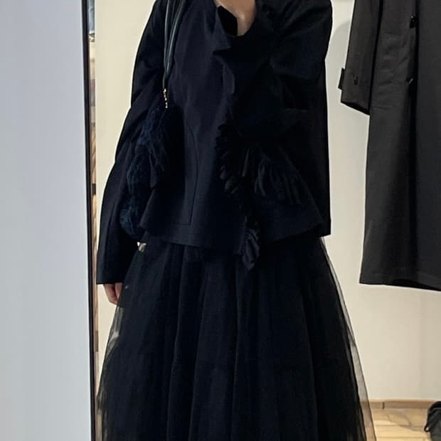 꼼데가르송 Noir kei ninomiya 21ss 프릴 블랙 자켓 m