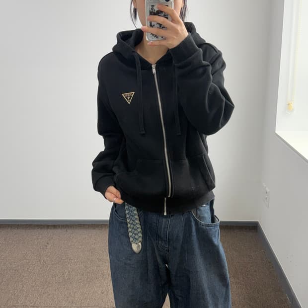 Guess 게스 삼각로고 블랙 후드집업 