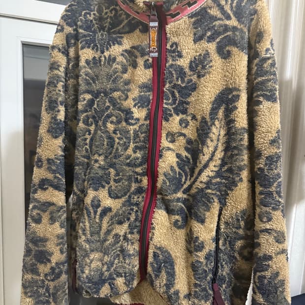 캐피탈 디마스크 패턴 마리아 후리스 