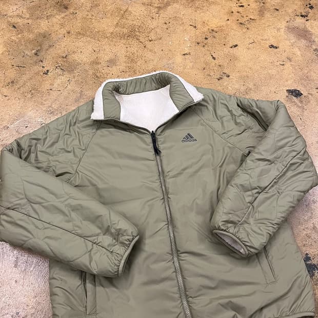 아디다스 리서시블 양면 후리스 패딩 카키 백로고 