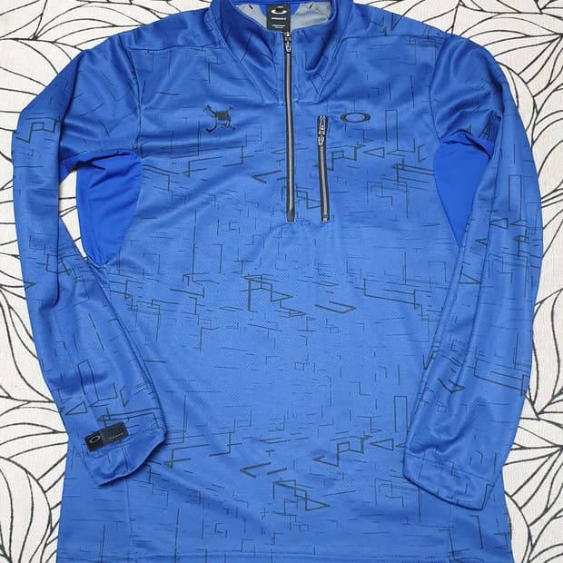 오클리 골프웨어 스컬 모크 자수로고 하프집업 L 사이즈 100