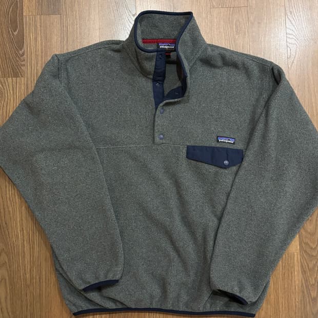 파타고니아 라이트웨이트 신칠라 니켈 네이비 L사이즈 판매합니다.