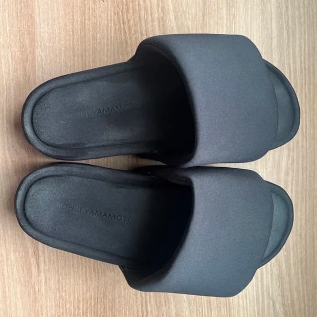 Y-3 슬리퍼 판매 (41사이즈)