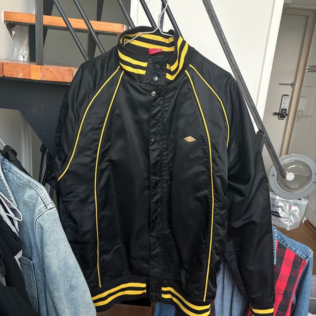 에어조던 윙로고 사틴 봄버자켓