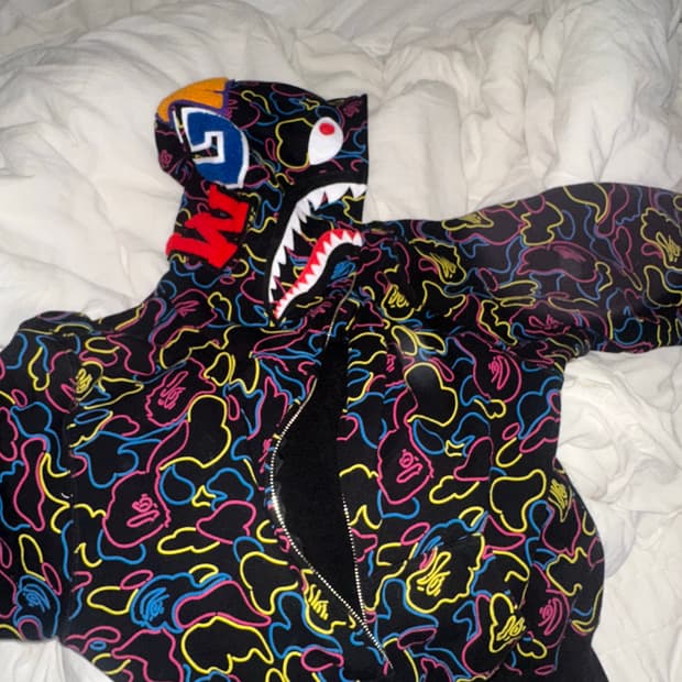 베이프 네온 카모 샤크 후드집업 우먼 교신 교환 판매 스투시  칼하트