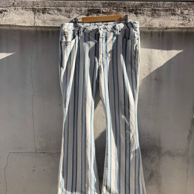 Wrangler Retro 히피 스트라이프 플레어 진 