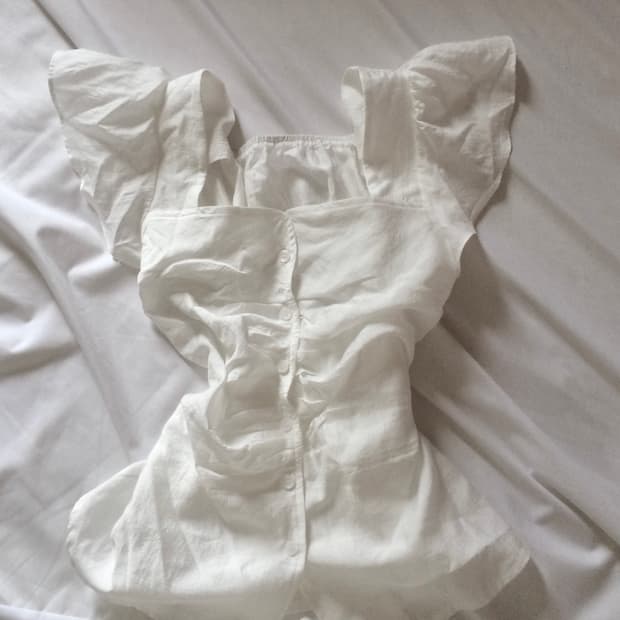 아이보리 셔링 쉬폰 블라우스 리본 끈 스트랩
