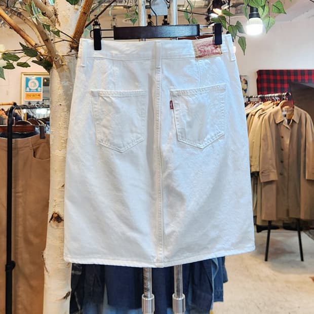 LEVIS 리바이스 버튼 흰색 데님 스커트