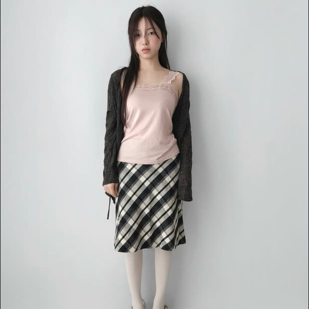 이알로이지 bouclé charcoal string shawl cardi