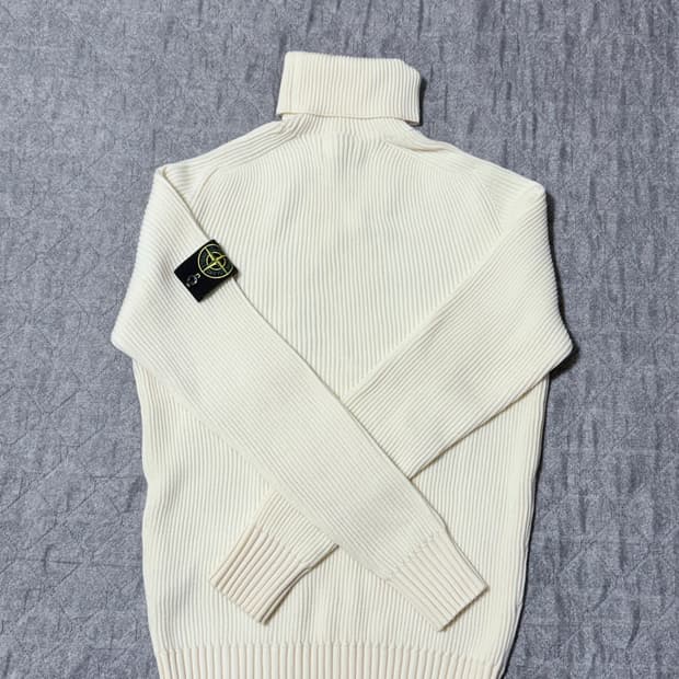 스톤아일랜드 터틀넥 니트