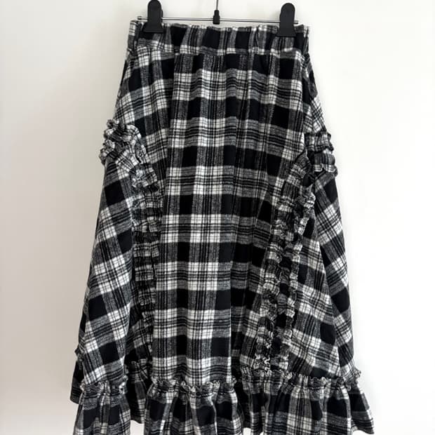 생긴스튜디오 러플 울 스커트